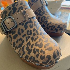 Lucky Brand clogs